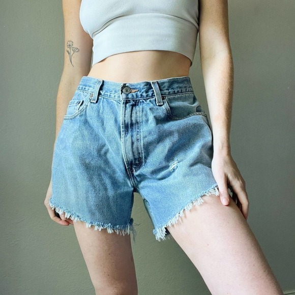 505 Levi's High Waist Distressed Raw Hem Cut Off Shorts - Picture 3 of 5